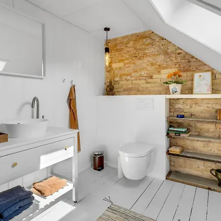 4 Bedroom Amazing In Aero * Søby