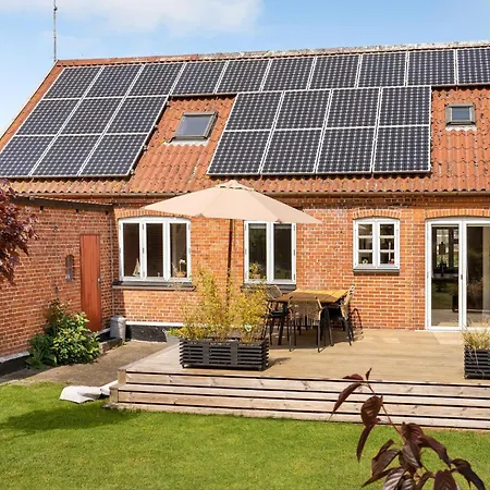 4 Bedroom Amazing In Aero Feriehus