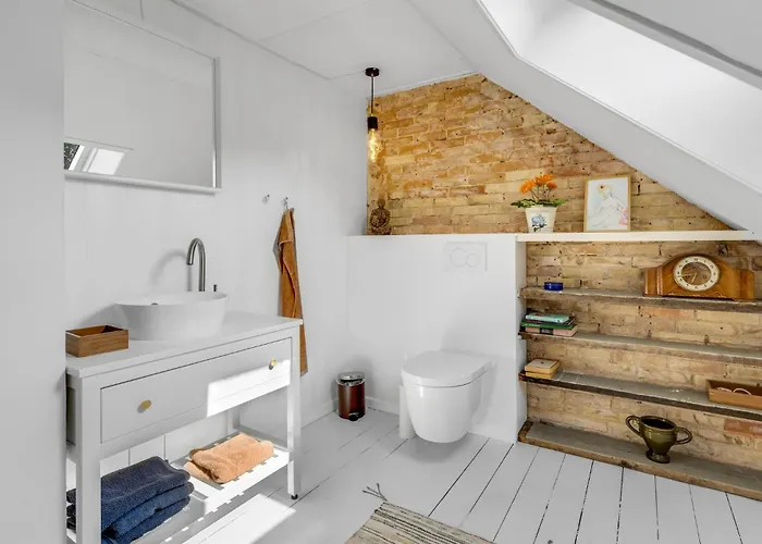 4 Bedroom Amazing In Aero * Søby