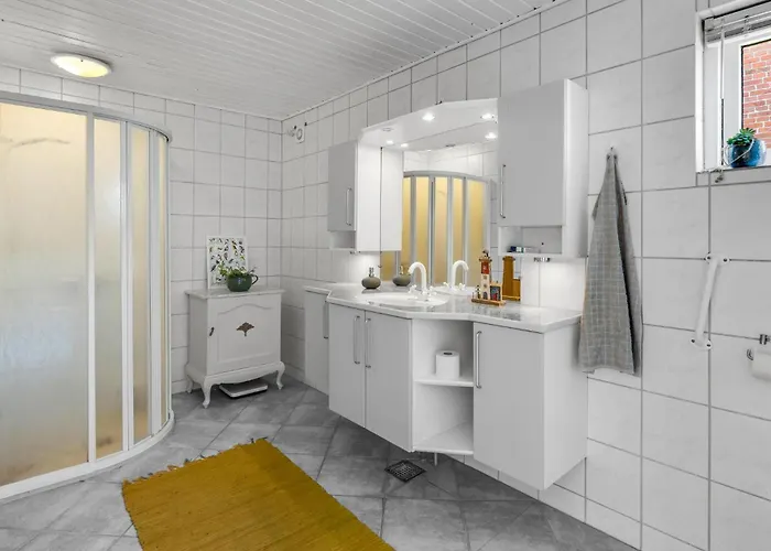 בית נופש 4 Bedroom Amazing In Aero