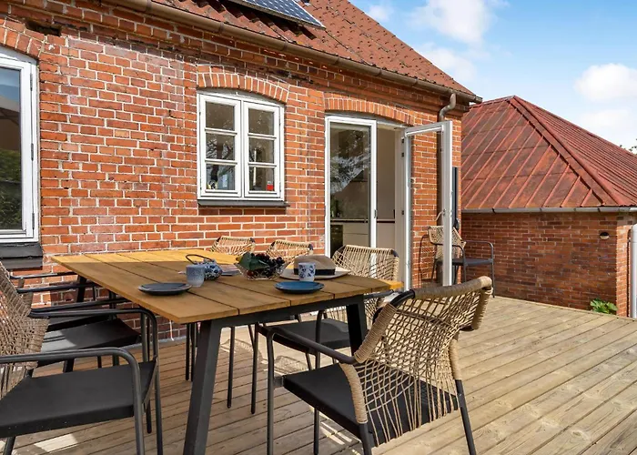 בית נופש 4 Bedroom Amazing In Aero