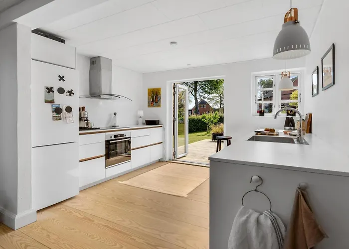 4 Bedroom Amazing In Aero בית נופש *